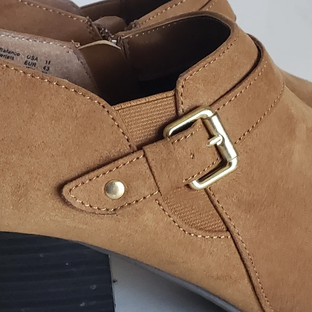 AMERICAN EAGLE sz 11 FAUX SUEDE buckle zipper ANKLE BOOTS block heel tan women